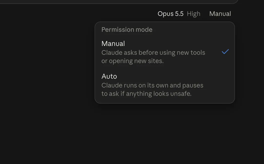 Claude 網頁版截圖：輸入框下方的 Permission mode 選單，Manual 說明為使用新工具或開啟新網站前會先詢問，Auto 說明為自行執行、看起來不安全時才暫停詢問